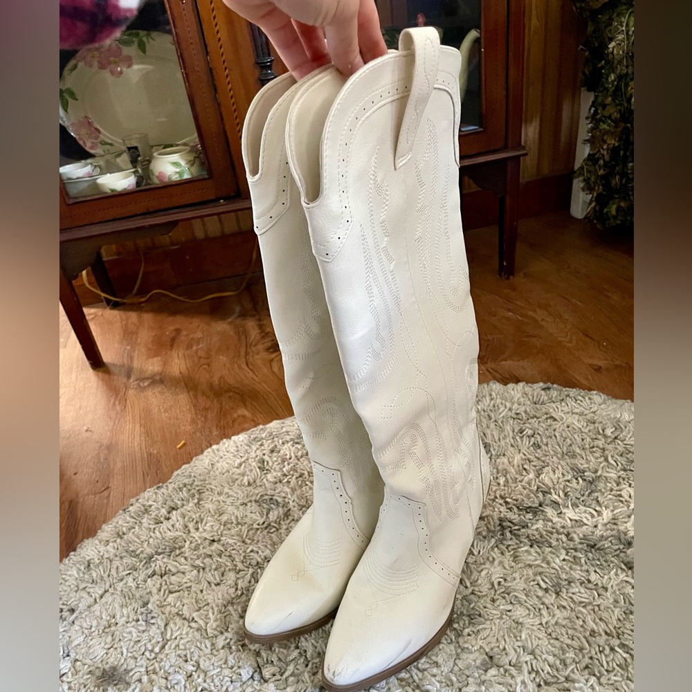 White knee high cowgirl boots